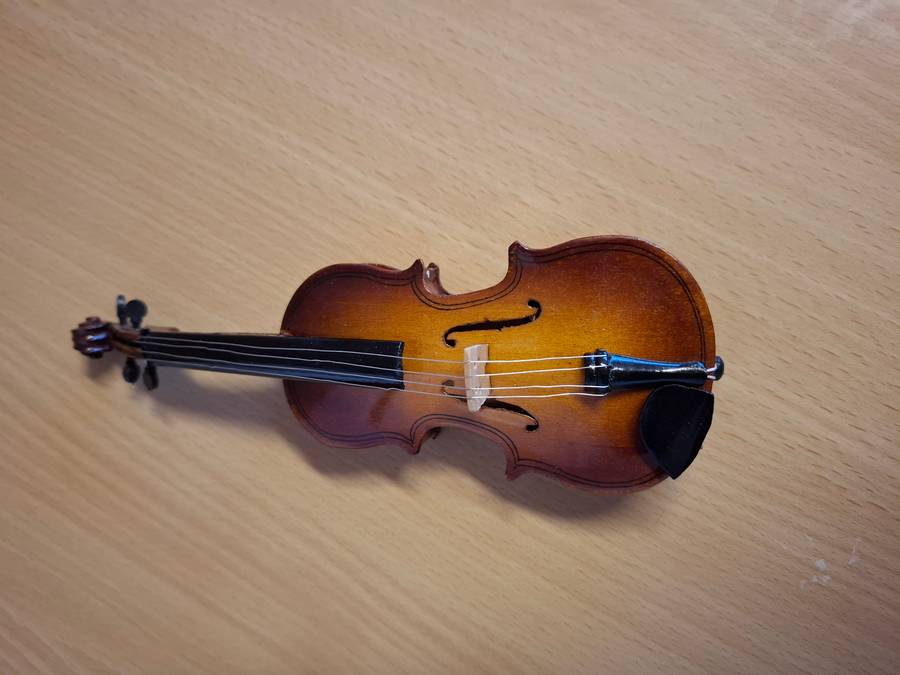 Miniature Musical Wind Up Violin with Bow in Case