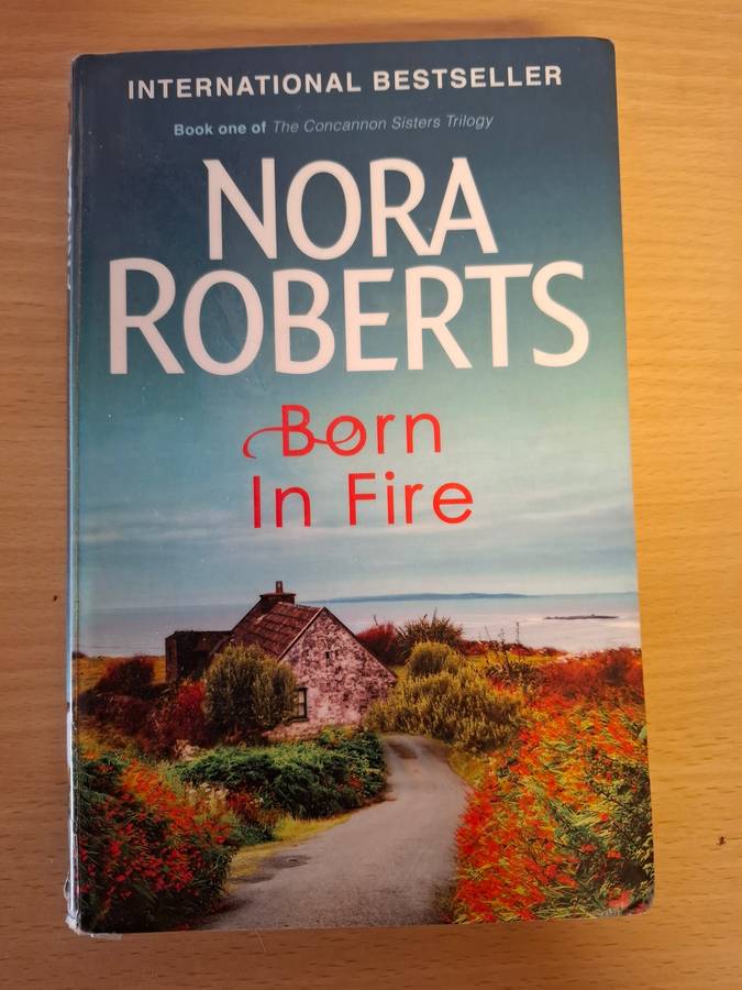 Born in Fire: Nora Roberts  (Paperback)