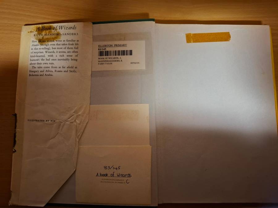 A Book of Wizards : Ruth Manning-Sanders  (Hardcover)