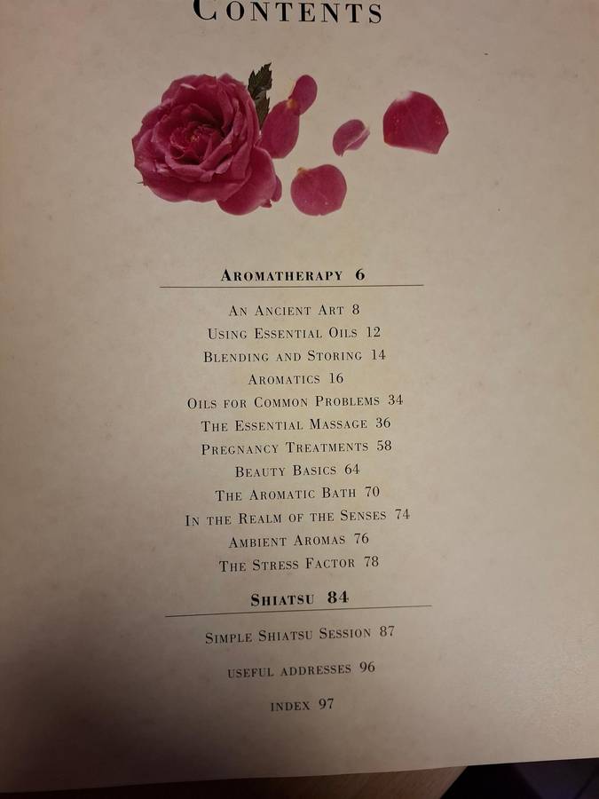 The Essential Aromatherapy Book : Carole McGilvery and Jimi Reed  (Hardcover)