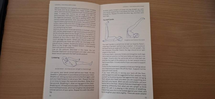 A Pocket Book on Yoga : Bob Bury  (Hardcover)