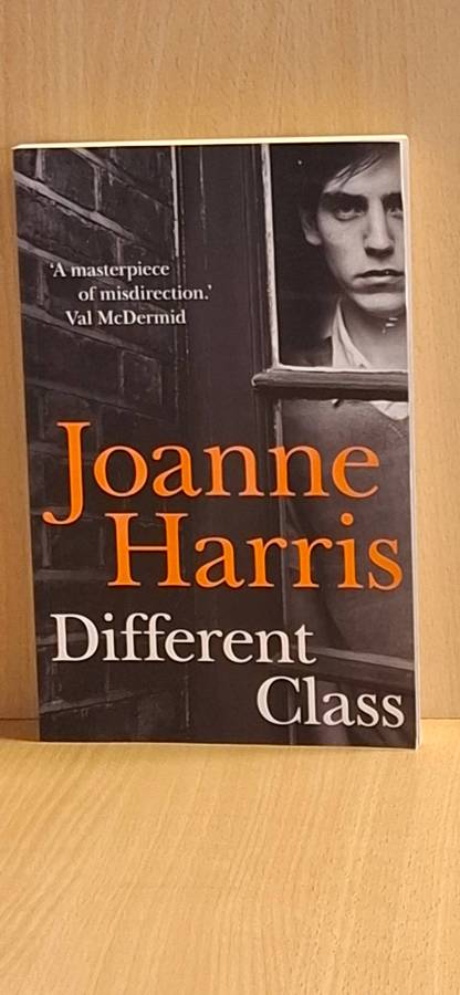 Different Class : Joanne Harris (Large Paperback)