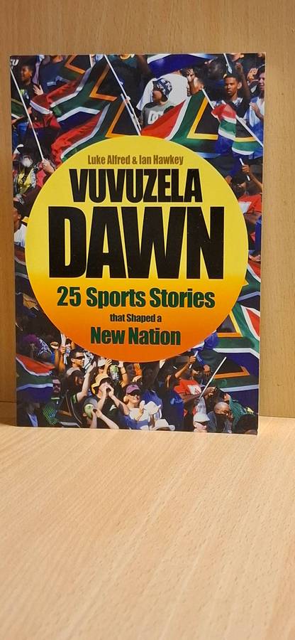 Vuvuzela Dawn - 25 Sport Stories that Shaped a Nation : Luke Alfred & Ian Hawkey (Paperback)
