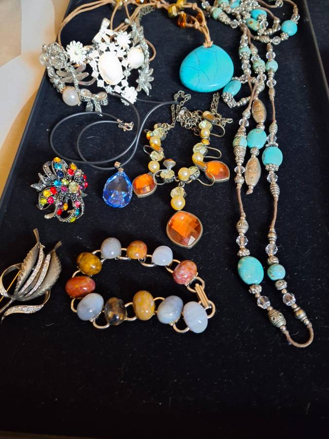 Assorted good quaitly costume jewerly