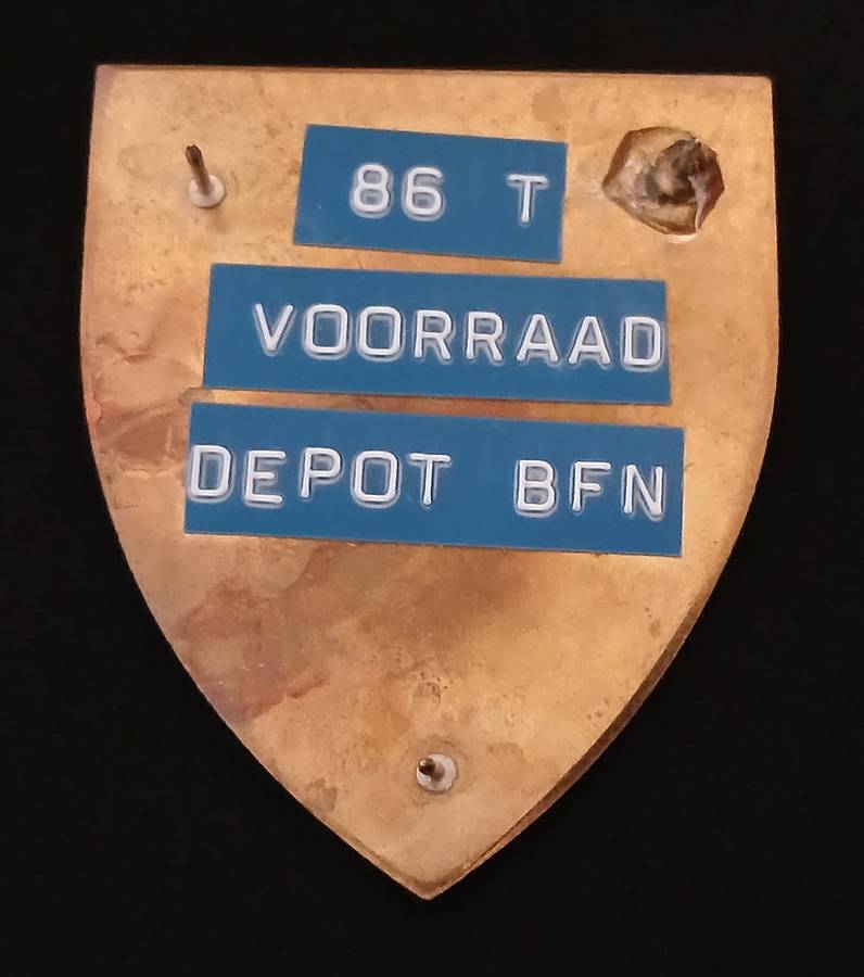 86 TECH STORES DEPOT SHOULDER FLASH    ( ONE PIN REPAIRED )                 L83