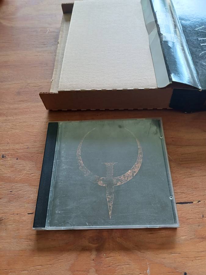Quake BIG BOX (Nice Collectors piece)