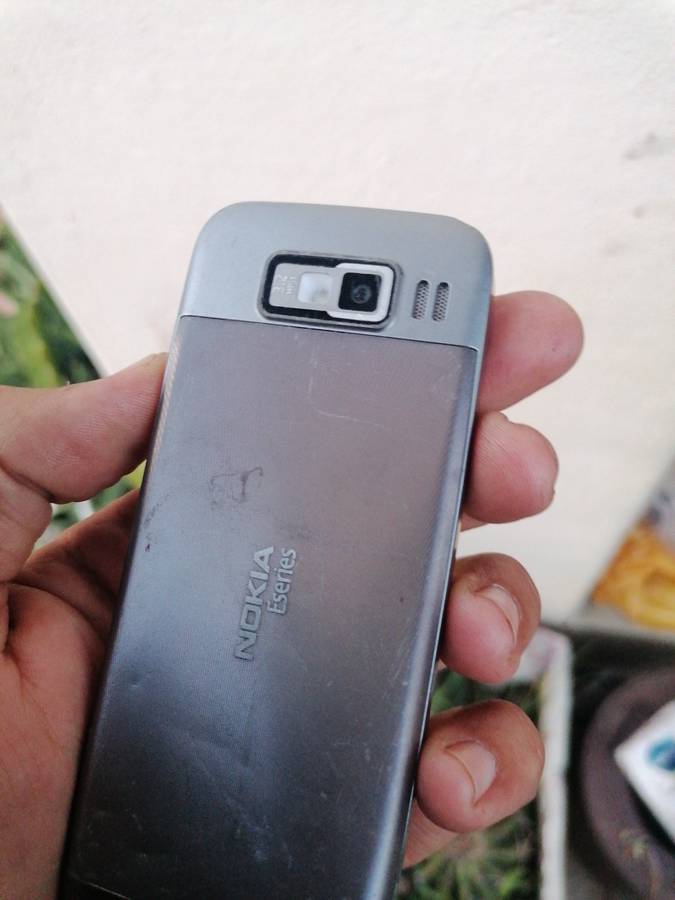 Nokia E52 cellphone