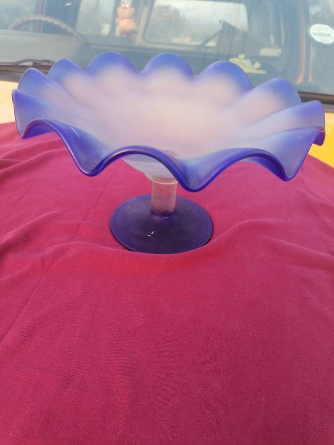 This beautiful bowl with a lovely wavy edge