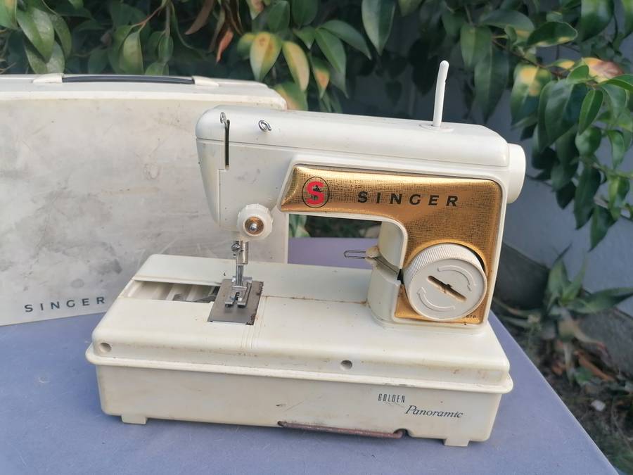1960S LITTLE GOLDEN PANORAMIC SEWING MACHINE