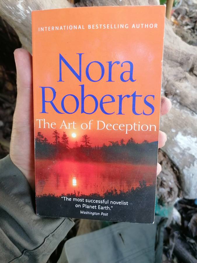 Nora Roberts the art of deception
