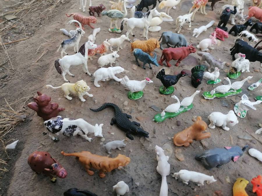 Large collection of vintage made in Hong Large Farm And Wild Animal Figures