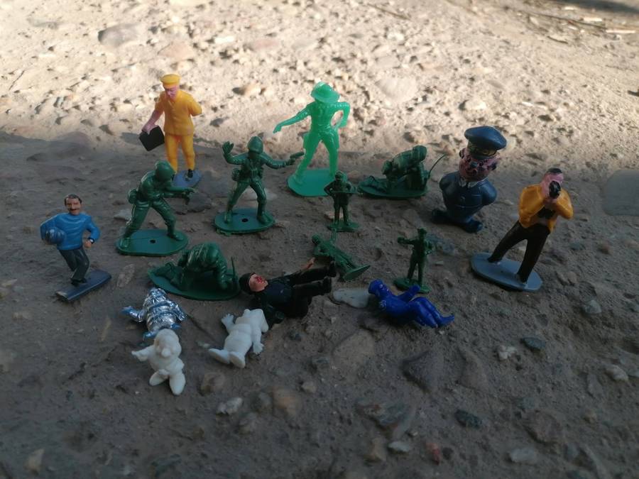 Couple vintage made in Hong Kong figures.. 3 arms missing