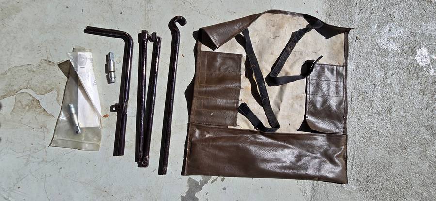 Toyota spare wheel winder (Landcruiser 100)