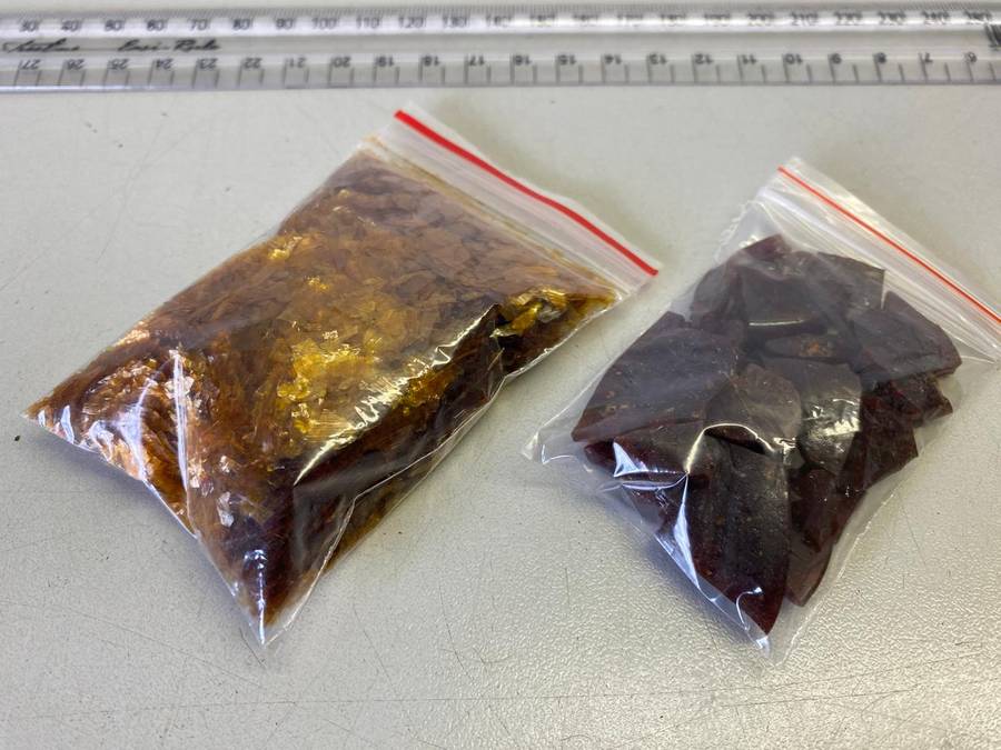 Shellac flakes & buttons