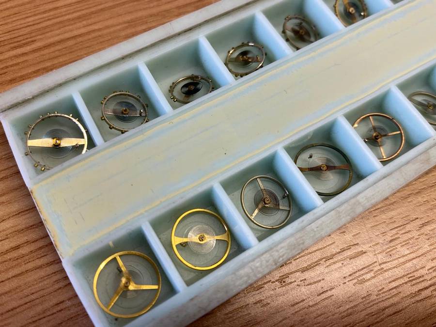 Watch balance wheels complete