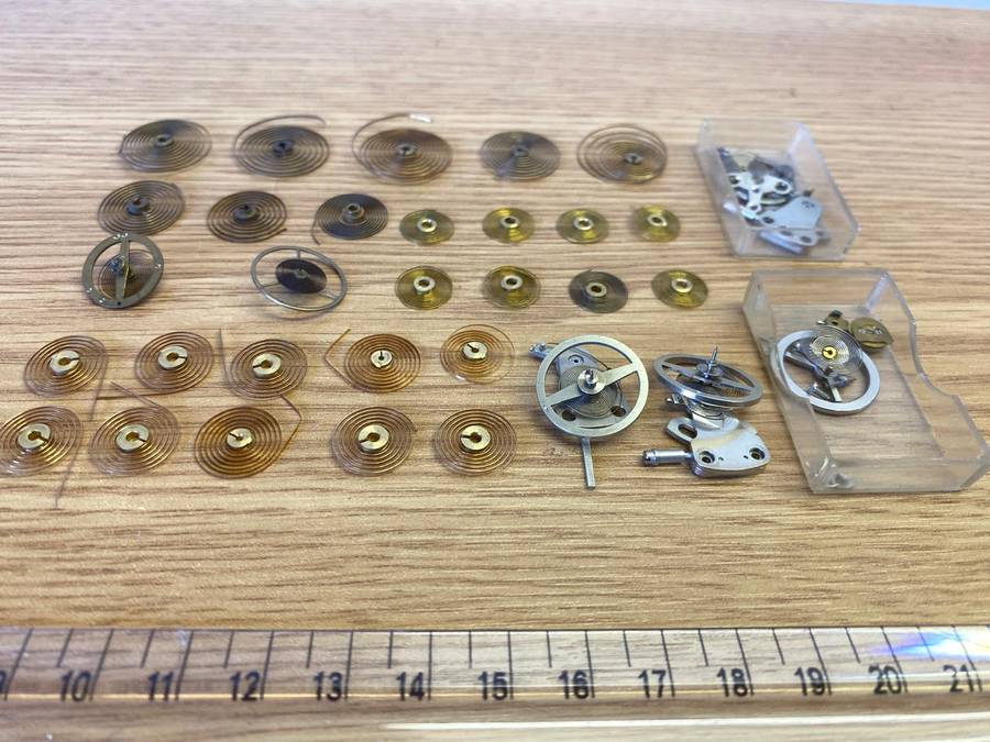 Clock balance hairsprings