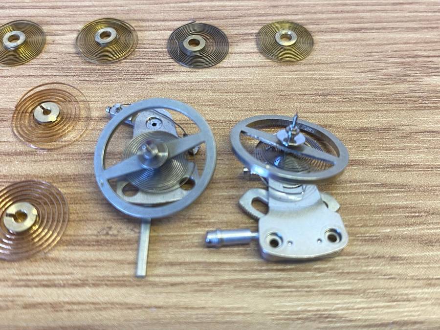 Clock balance hairsprings