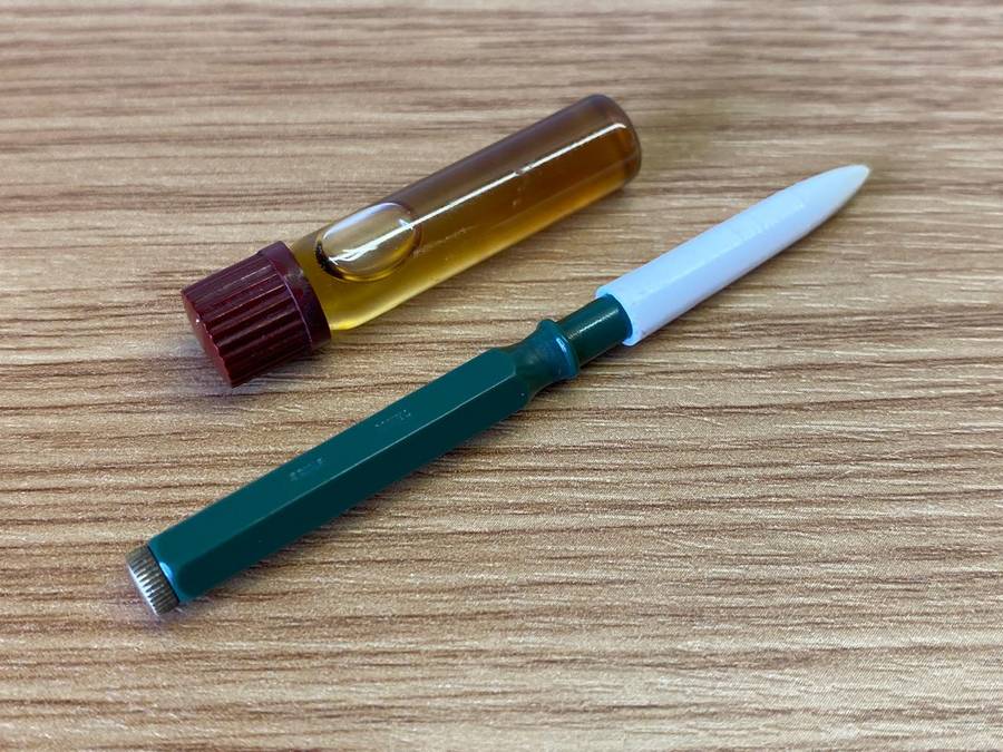 Moebius watch oil & Swiss made applicator