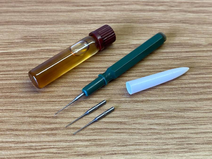 Moebius watch oil & Swiss made applicator