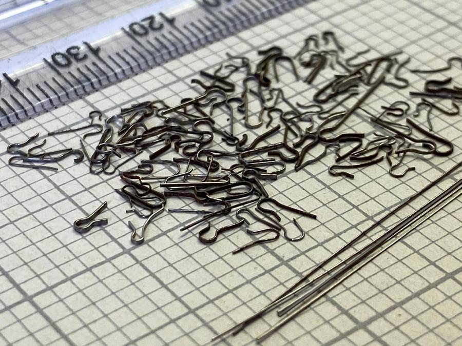 Watch movement return springs - 50+ pieces - lot 1