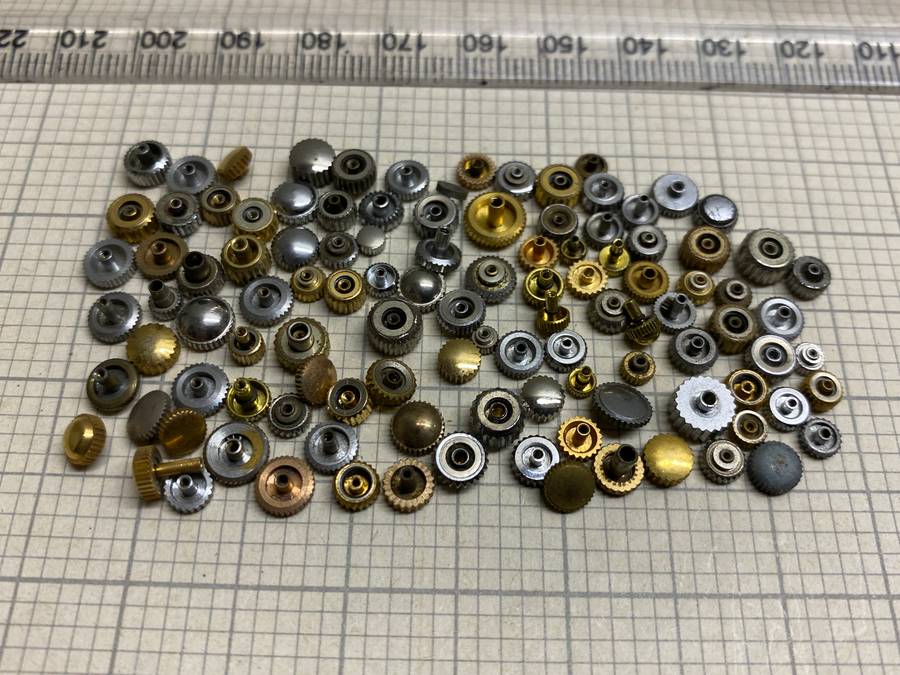 Assorted used watch crowns - 100+ pieces - lot 1