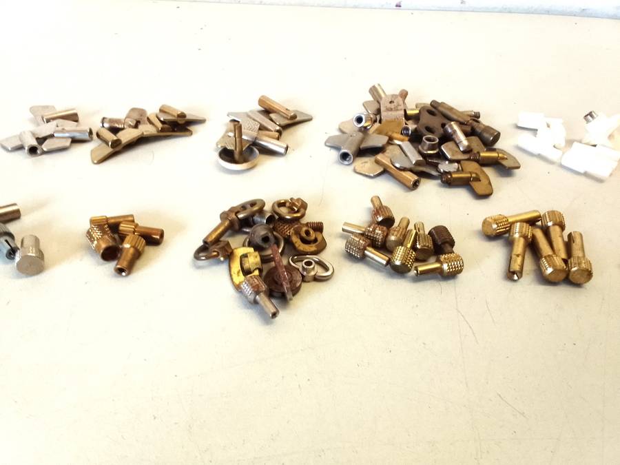 Alarm clock winders & pushers - lot 2