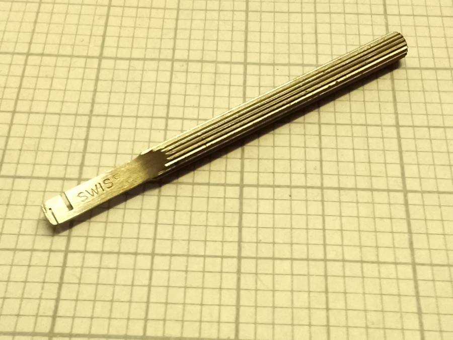 Watchmakers pivot straightener