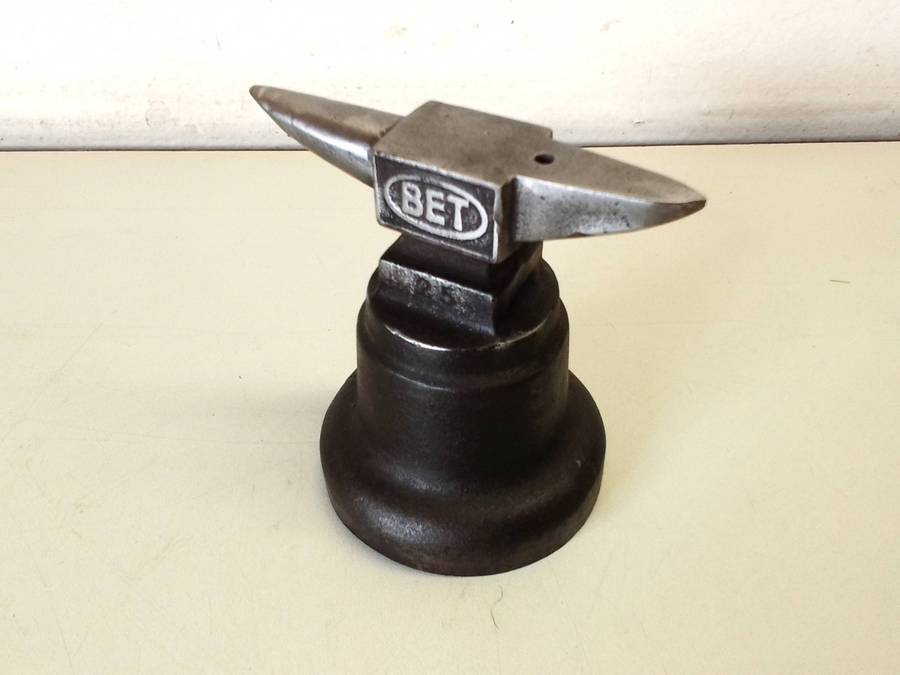 BET 25 - watchmakers/jewelers anvil