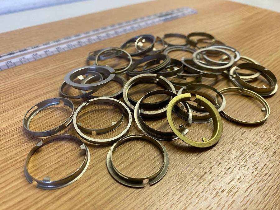 Watch movement retaining rings - 40 to 50 pieces - lot 1