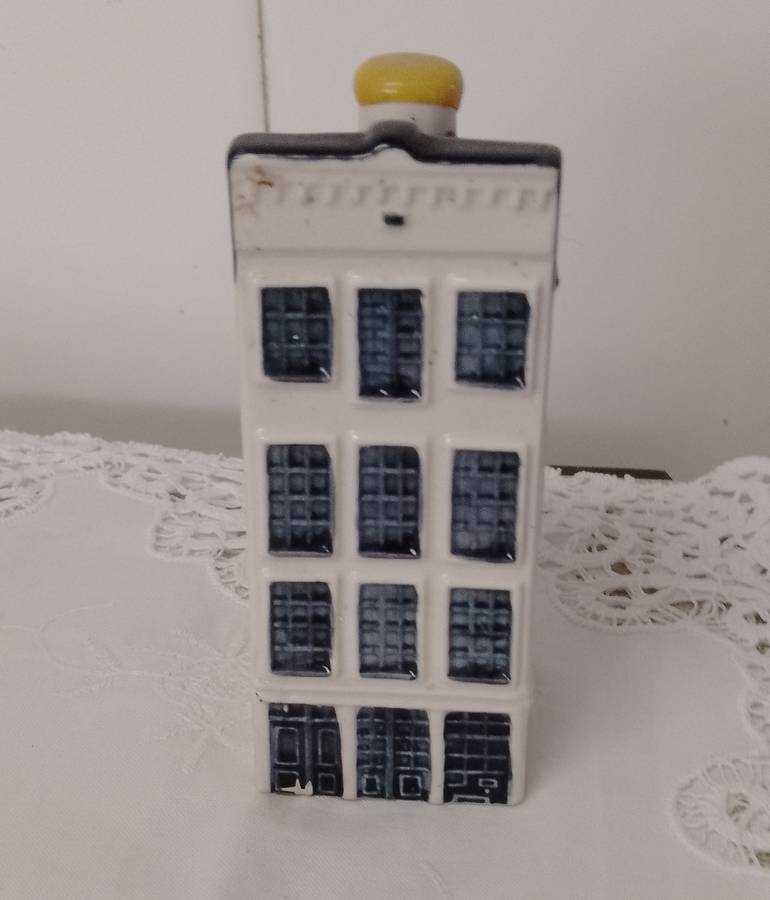 Collectable vintage  Dutch Bols KLM airlines miniature souvenir house no - 47