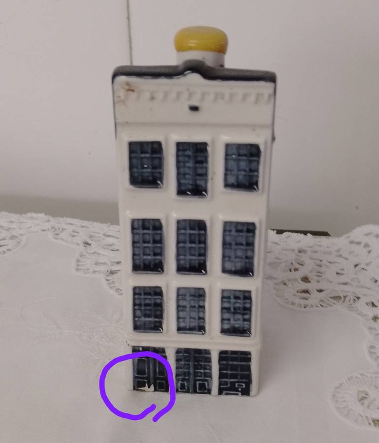 Collectable vintage  Dutch Bols KLM airlines miniature souvenir house no - 47