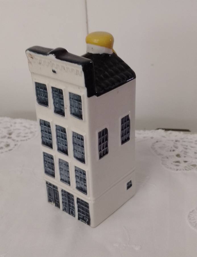 Collectable vintage  Dutch Bols KLM airlines miniature souvenir house no - 47