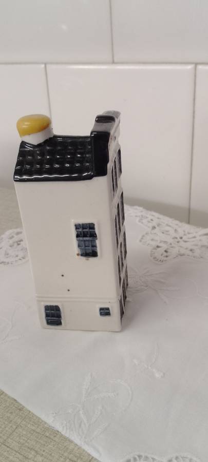 Collectable vintage  Dutch Bols KLM airlines miniature souvenir house no - 47