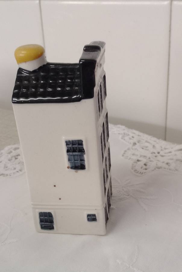 Collectable vintage  Dutch Bols KLM airlines miniature souvenir house no - 47