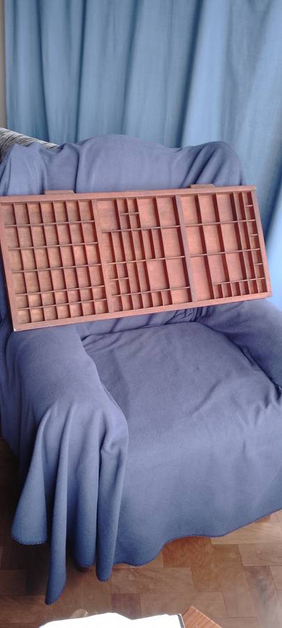 A VINTAGE WOODEN PRINTER'S TRAY