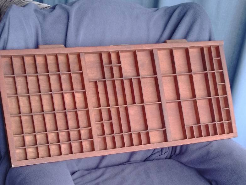 A VINTAGE WOODEN PRINTER'S TRAY