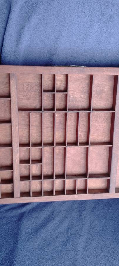 A VINTAGE WOODEN PRINTER'S TRAY