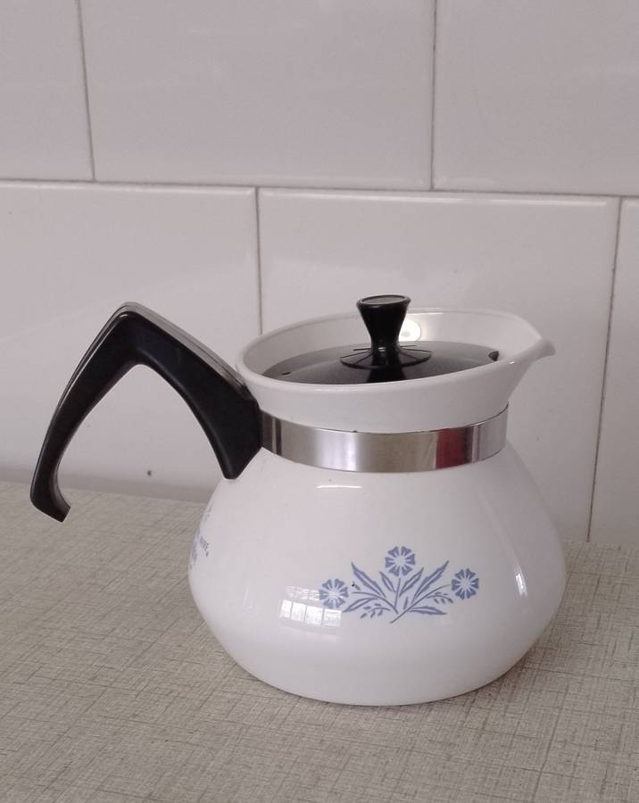 A VINTAGE CORNING WARE STOVE TOP COFFEE / TEA POT 3 CUP