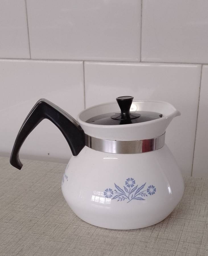A VINTAGE CORNING WARE STOVE TOP COFFEE / TEA POT 3 CUP