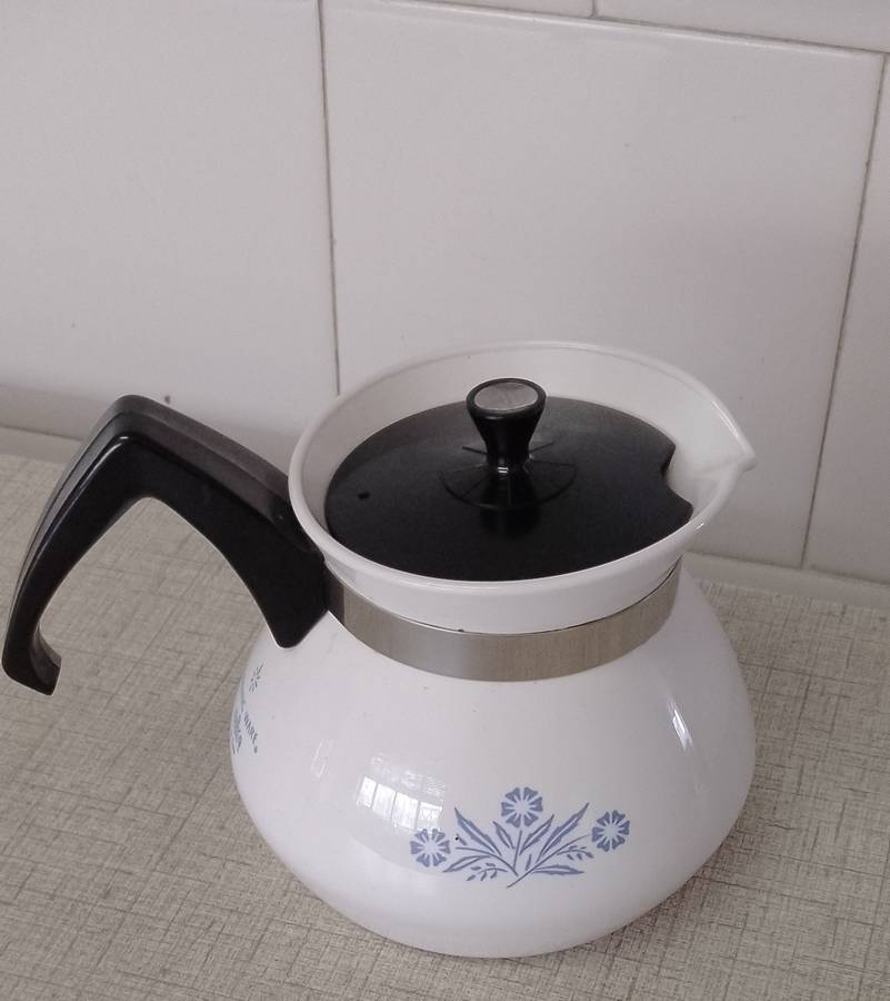 A VINTAGE CORNING WARE STOVE TOP COFFEE / TEA POT 3 CUP