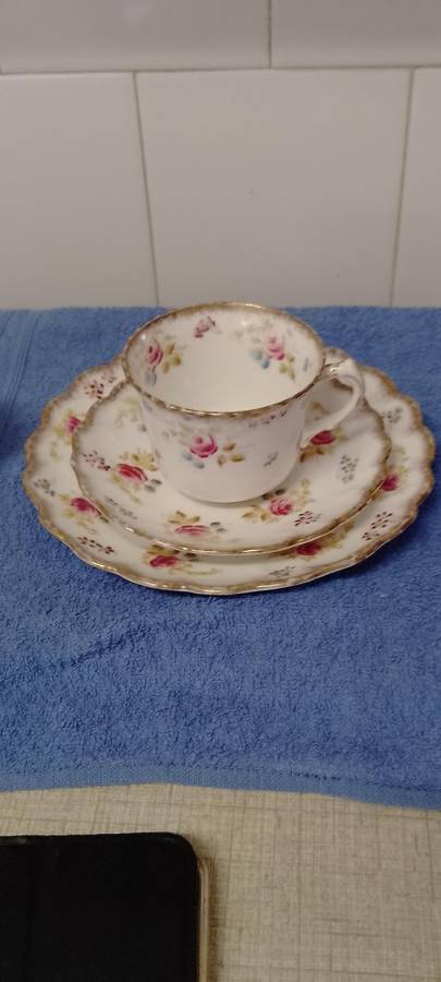 A Gorgeous vintage floral trio. Cup,saucer& side plate.  Imperial China