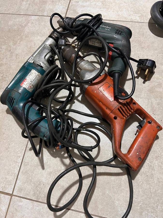 Faulty power tools lot 2 of 3