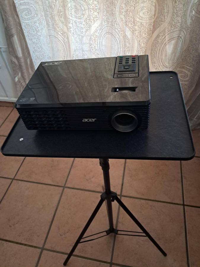Projector - Acer X112 DLP Projector
