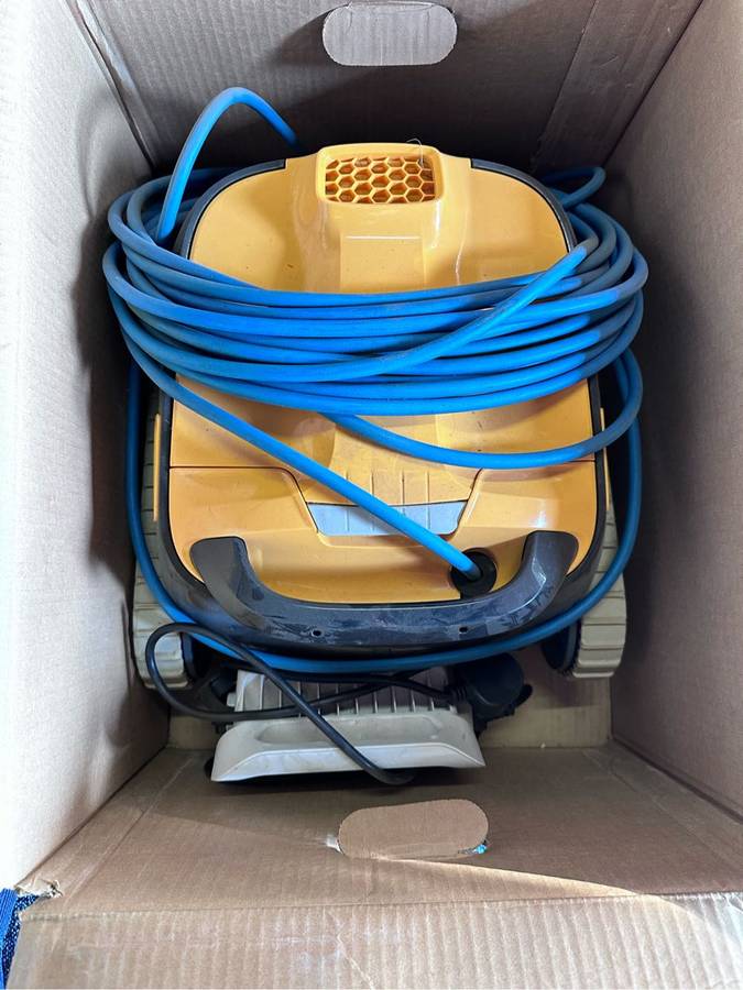 Dolphin E 30 Plus Pool Cleaner