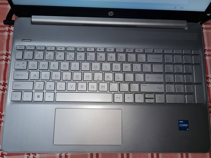 *** HP 15S- FQ5018 i3 8GB RAM 256GB SSD ***