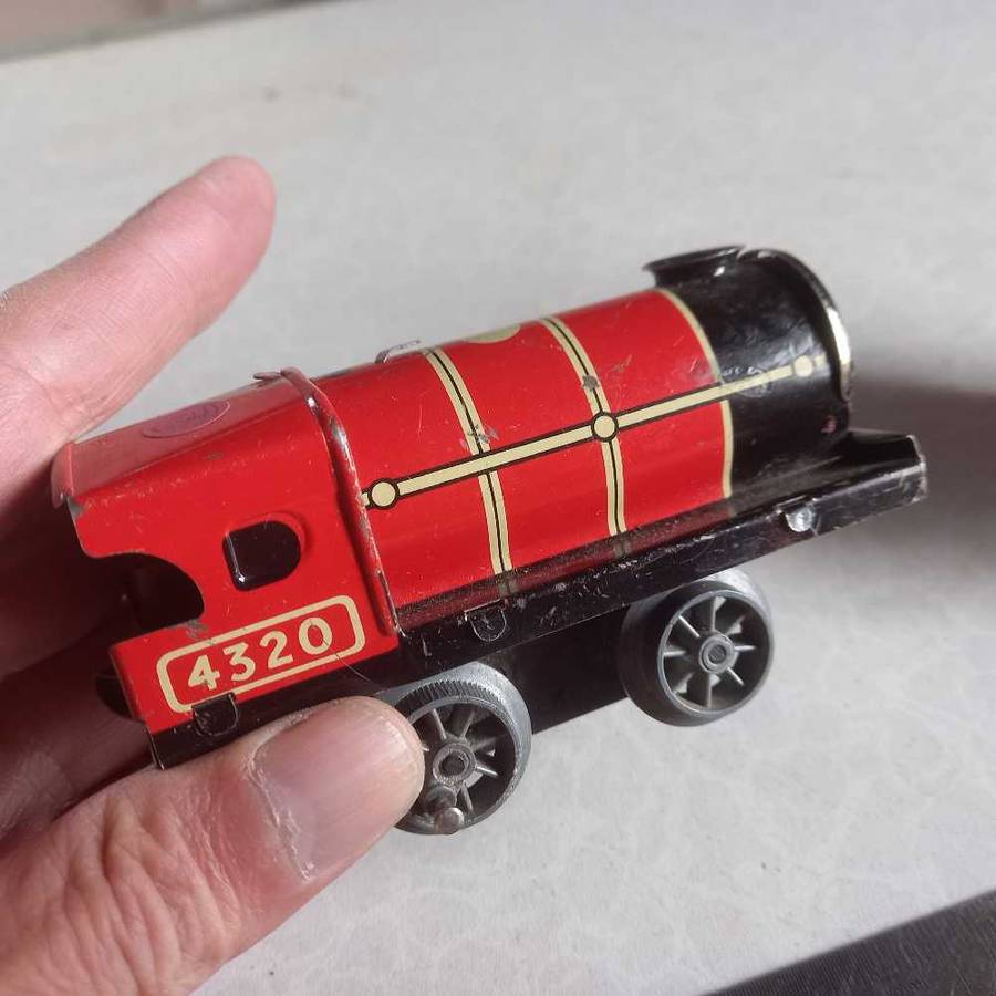 Vintage tin plate clockwork train. Please see