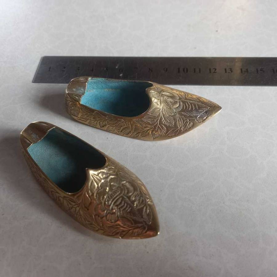 Pair brass slipper ashtrays