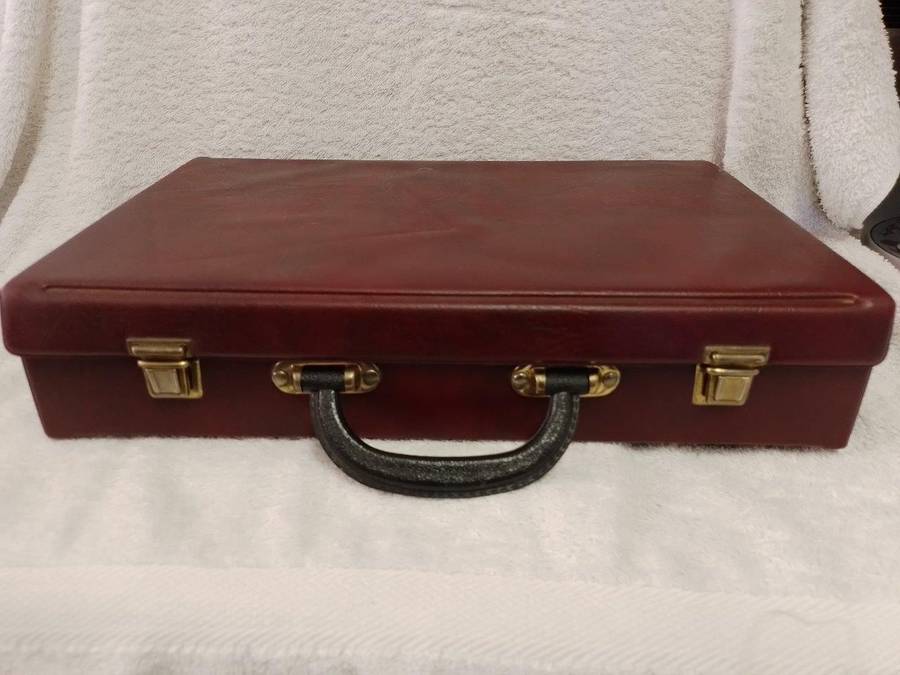 Vintage Cassette Leatherette PVC Carry Case Holds 32 Audio Cassettes