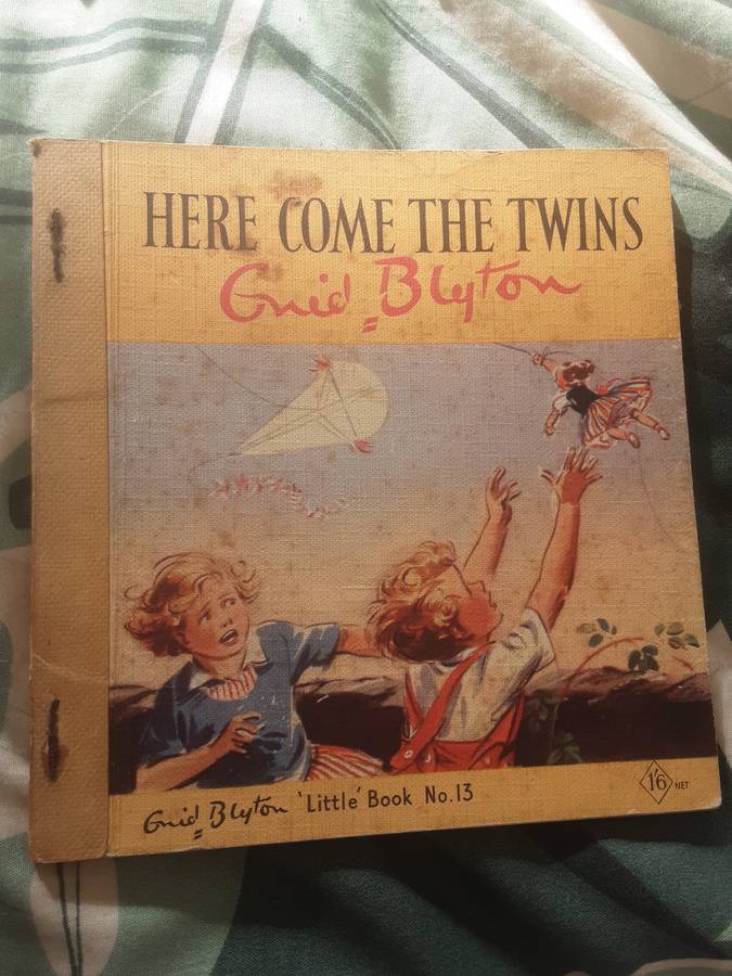Here Come The Twins by Enid Blyton, Little Book No 13