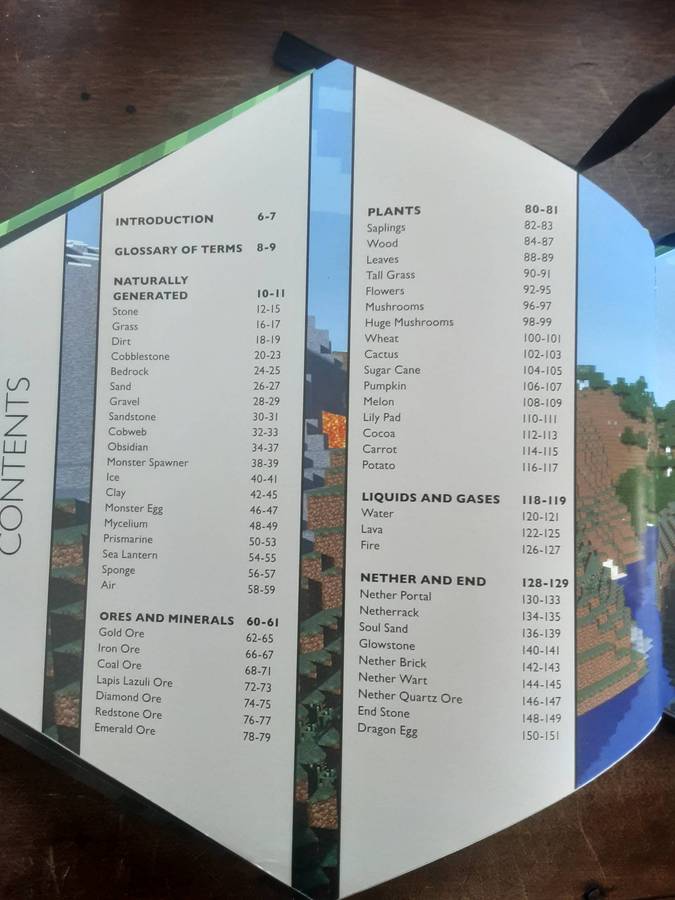 Minecraft Blockopedia written by Alex Wiltshire in Presentation Box
